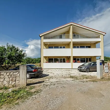 Apartment Una פולה