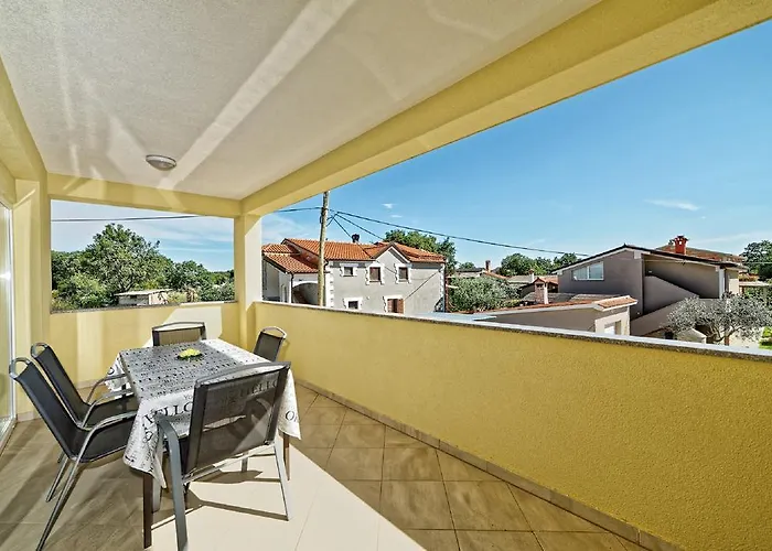 דירה Apartment Una פולה