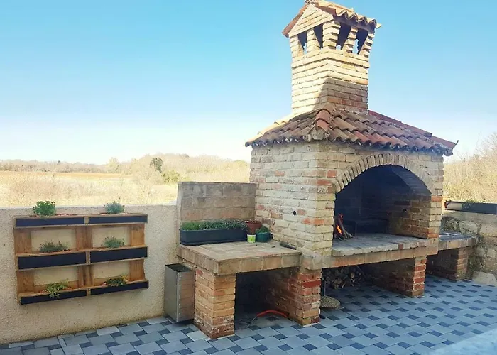 Apartment Una * 풀라